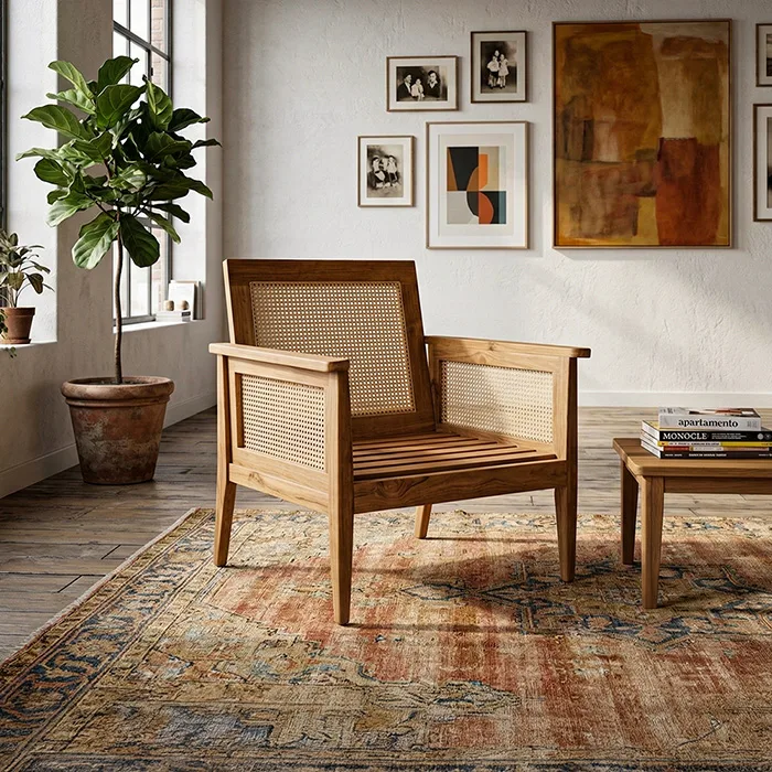 Masif teak ahşap ve hazeran örgülü lounge dinlenme koltuğu lüks salon dekorasyonu